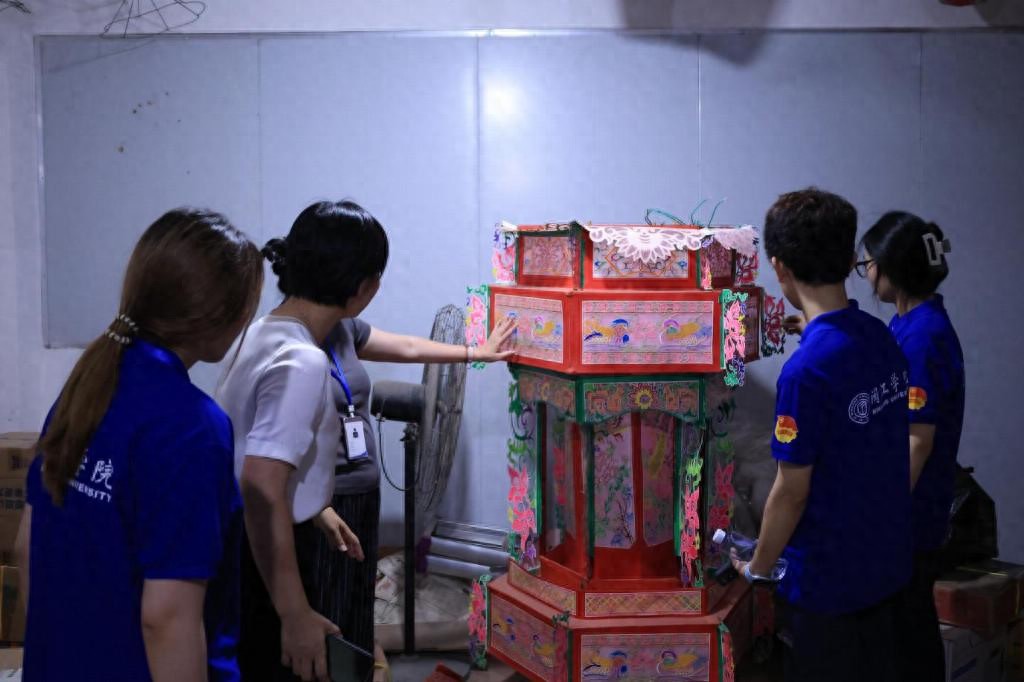 非遗花灯里的传承密码